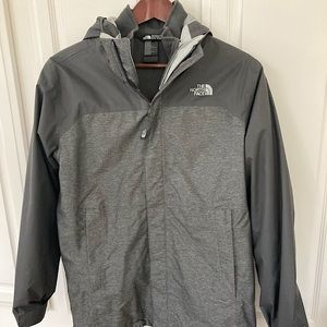 The North Face, Boys size XL TG 18/20 gray winter jacket in great condition.